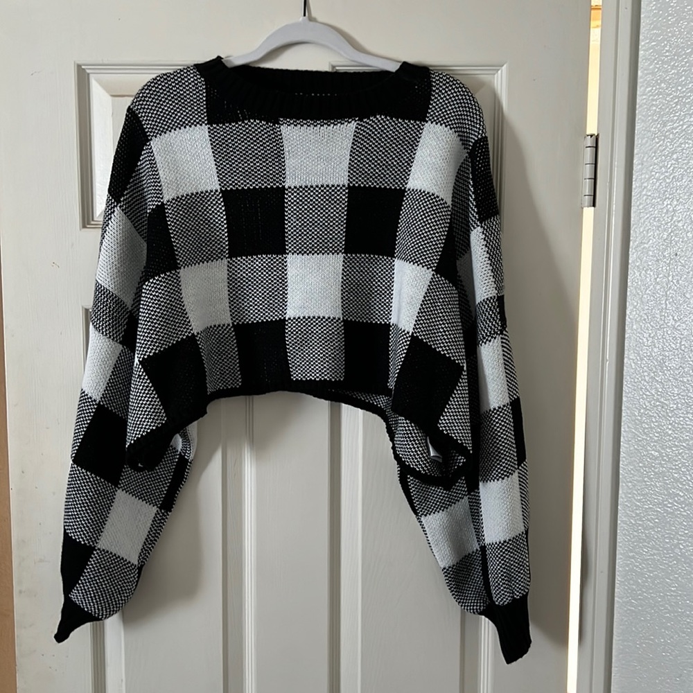 Fashion Nova Cropped sweater